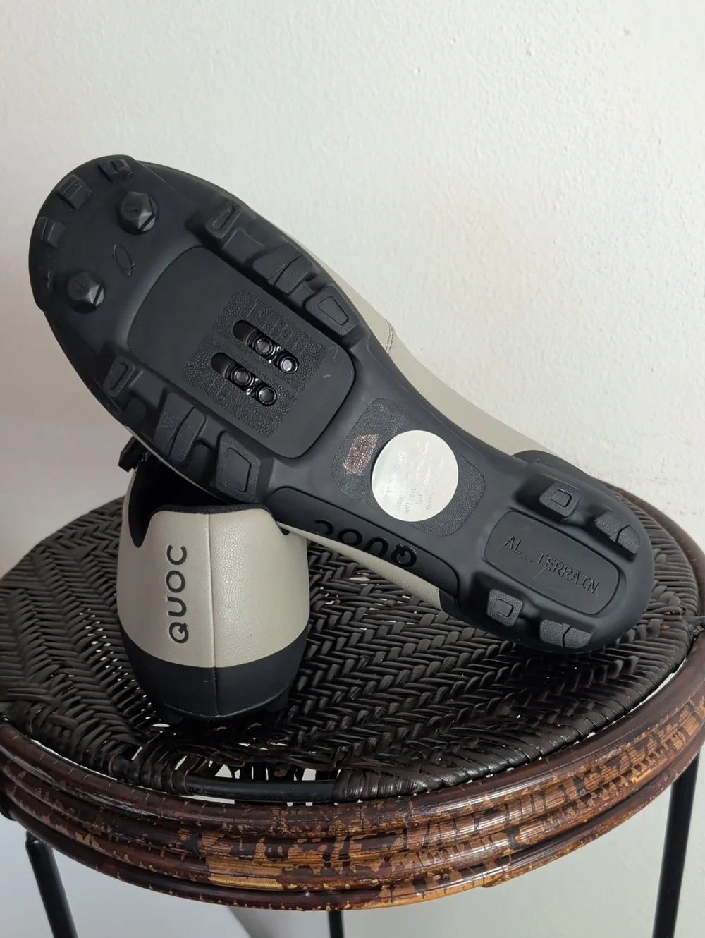 QUOC Escape Off-Road Cycling Shoes Left Shoe Sz 45 Right Shoe Size 44